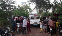 Chồng hốt hoảng phát hiện vợ mới cưới bất tỉnh trên sàn nhà